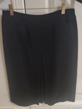 Jones New York Black Skirt with Front Patch Pockets